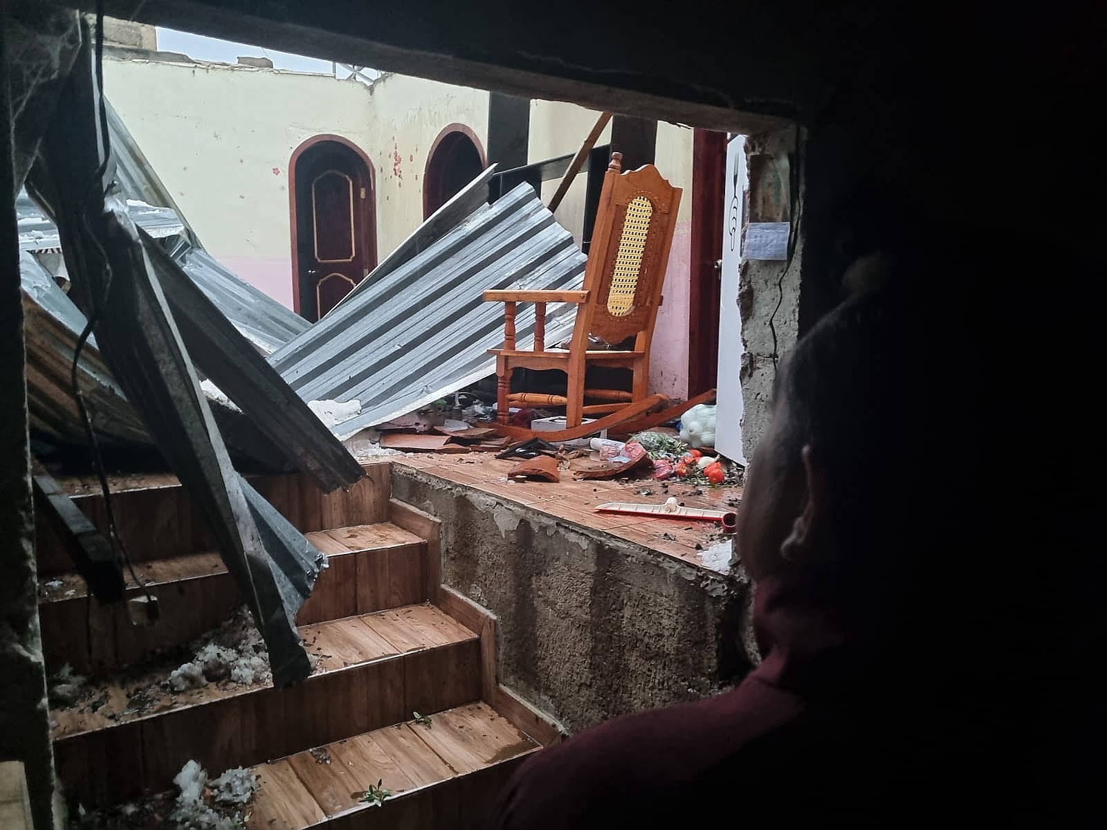 PRESIDENTE ARAUS ATIENDE AFECTACIONES POR INTENSA LLUVIA Y GRANIZADA EN CUAUTEPEC