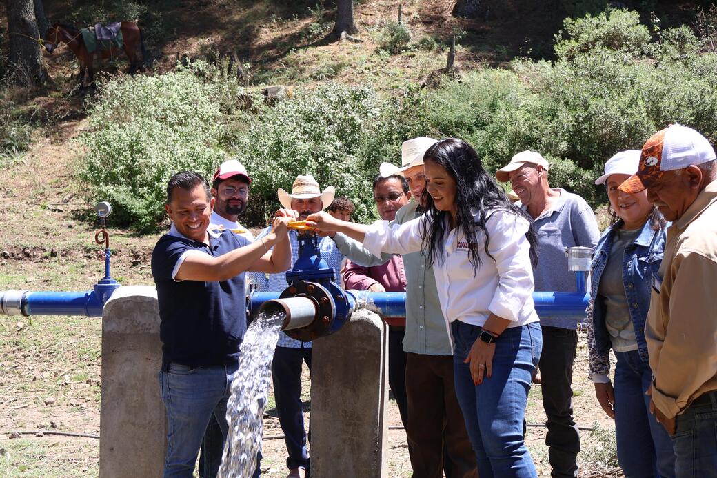 PRESIDENTE ARAUS PONE EN MARCHA POZO DE XAYAHUALULCO EN CUAUTEPEC