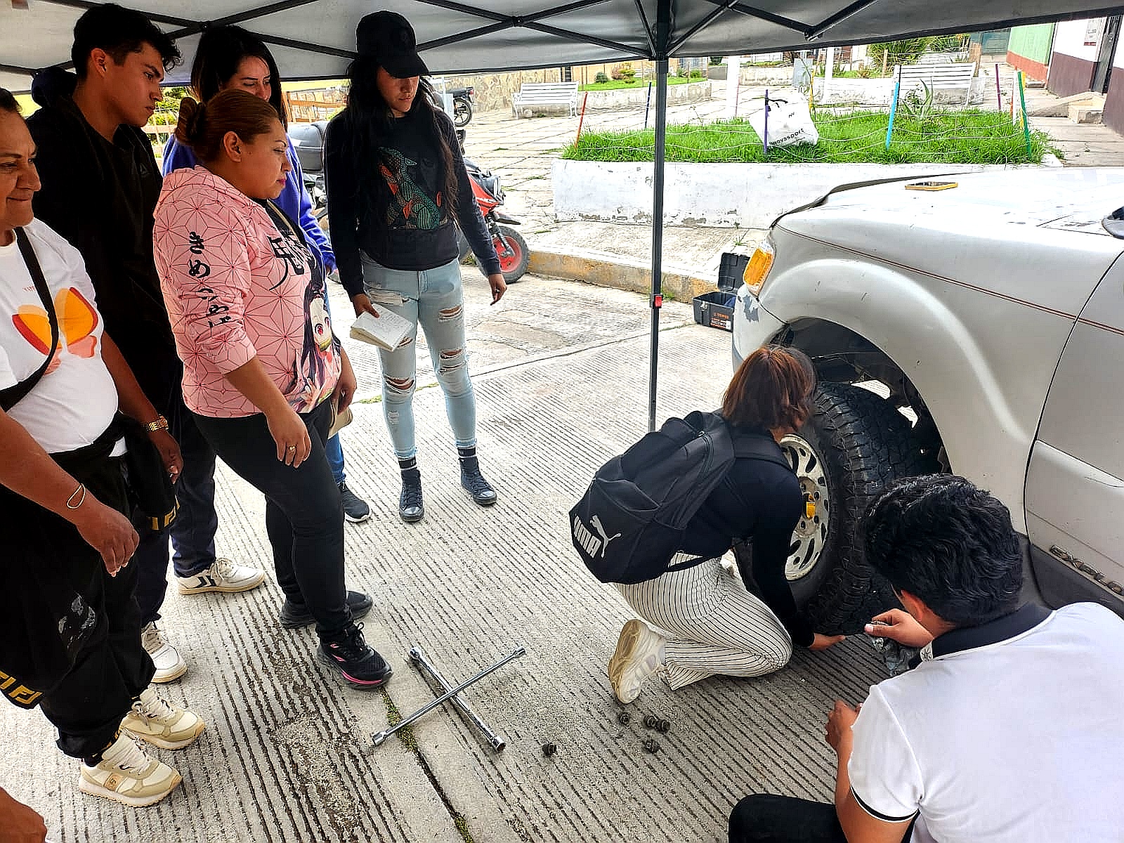 CUAUTEPEC IMPULSA EMPODERAMIENTO FEMENINO CON TALLER DE MECÁNICA BÁSICA