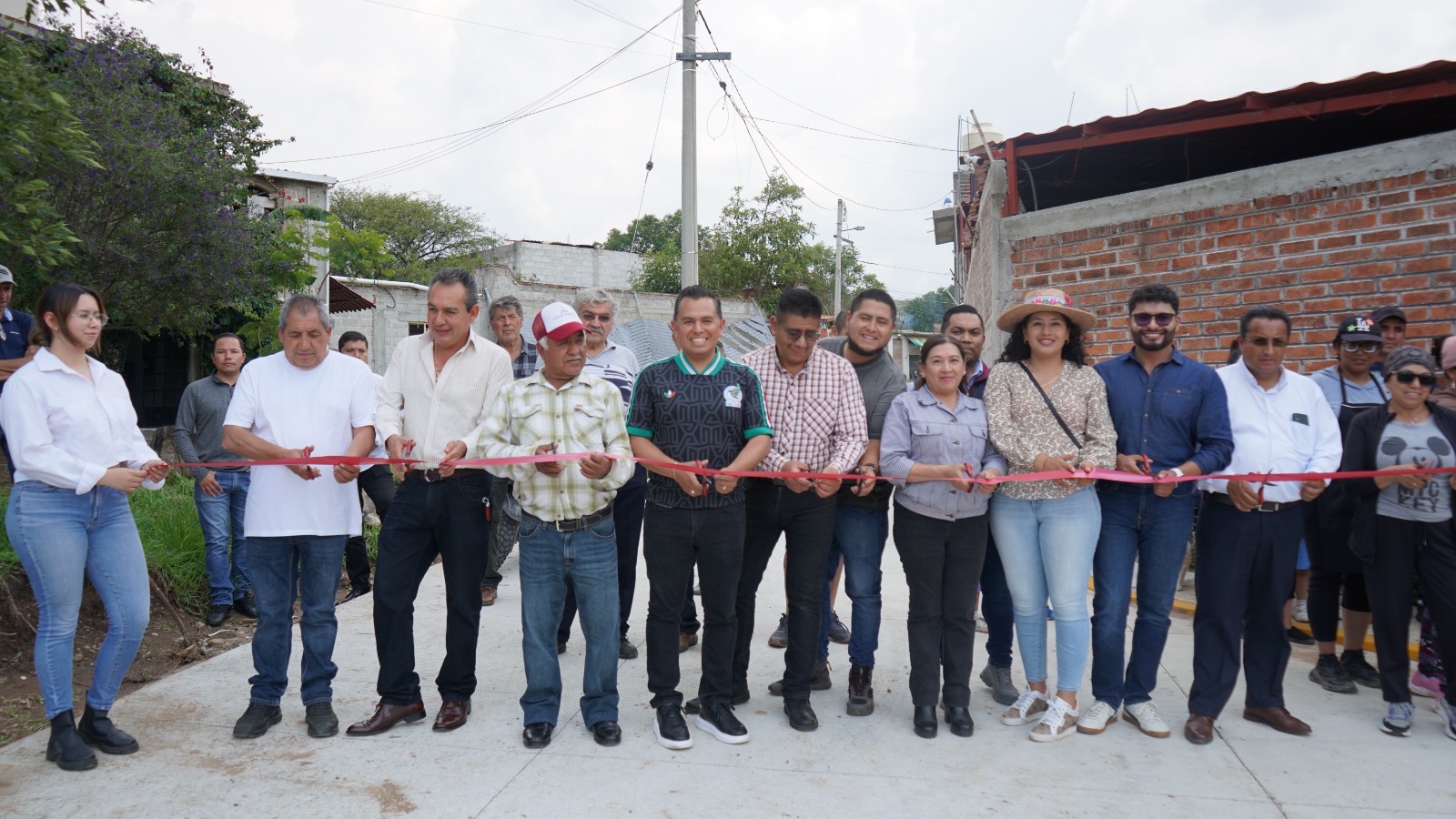 INAUGURA ARAUS PAVIMENTACIÓN HIDRÁULICA EN TEZOQUIPA