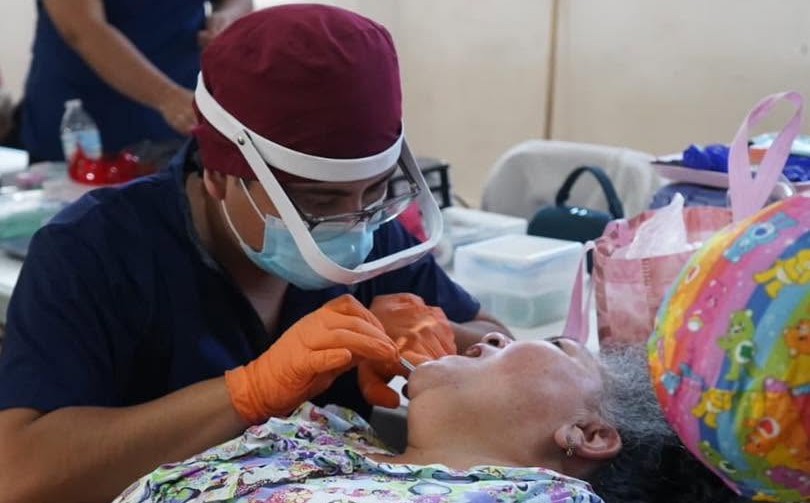 JORNADA DE SALUD BUCAL BRINDA ATENCIÓN ESPECIALIZADA A 70 PERSONAS EN CUAUTEPEC